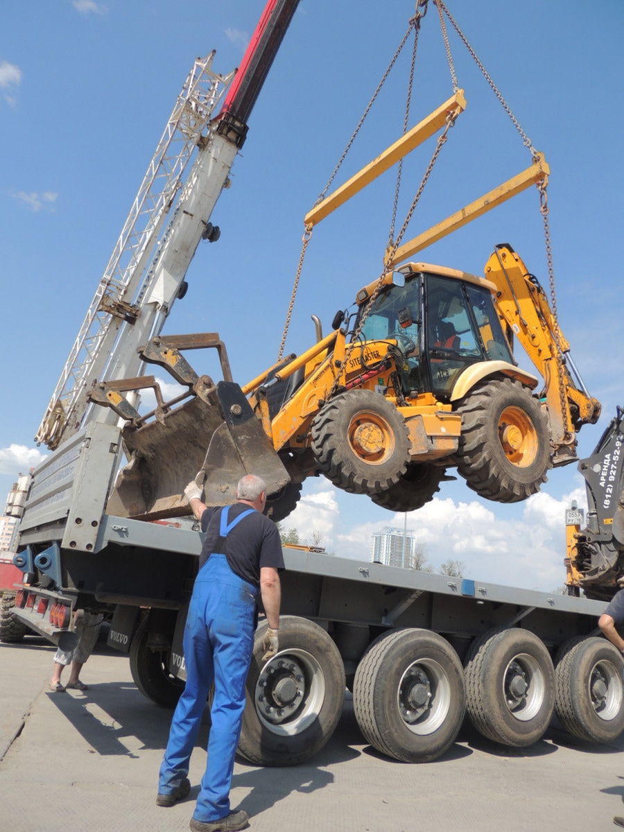 Погрузка спецтехники автокраном в Новосибирске недорого